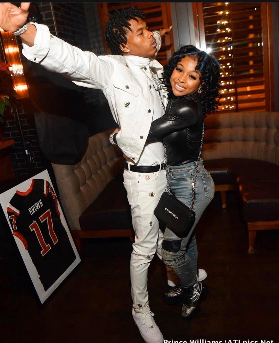 faiththegemini's tweet photo. visual representation of yall holding onto a nigga that clearly ain’t holding on to you 🥴 https://t.co/nbT9TpDM9a