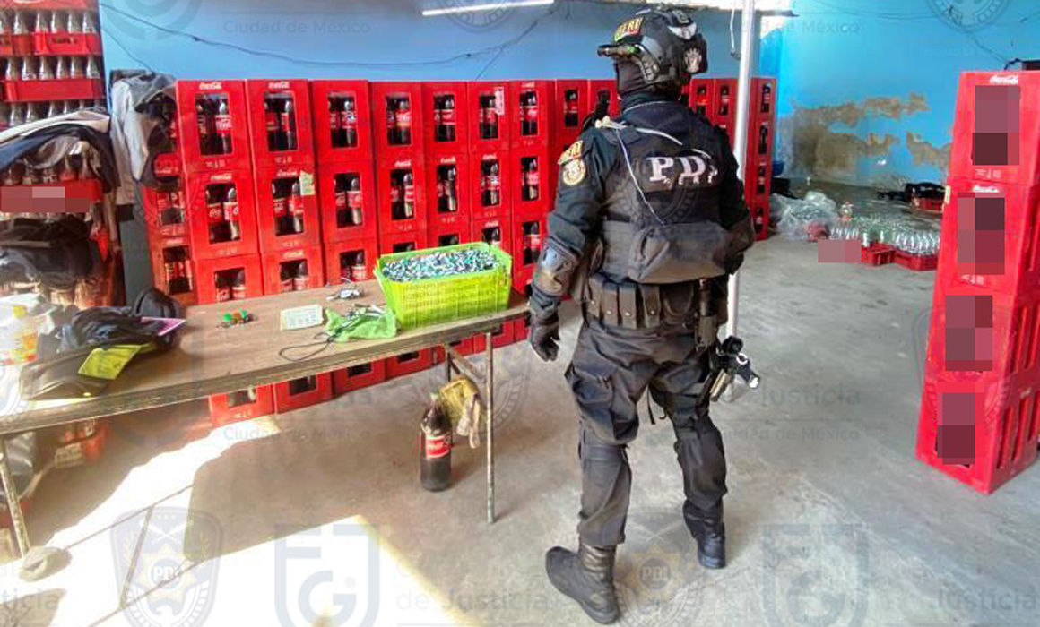 QuadratinMexico's tweet photo. #Iztapalapa
Aseguran a 2 y predio de posible elaboración de #CocaCola #Clonada https://t.co/yeHNrD1UwC https://t.co/Jx45B0N8nw