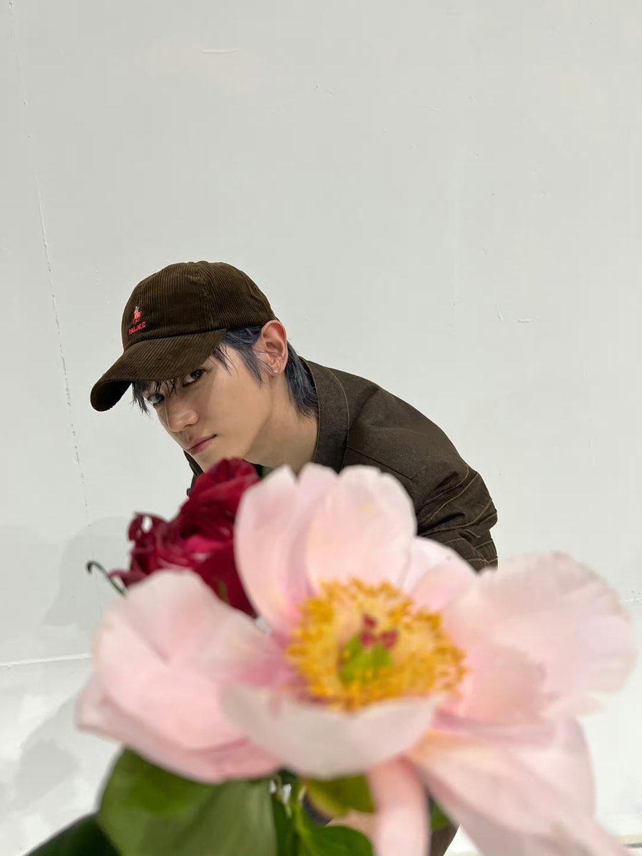 LeetaeyongBar's tweet photo. #TOLOISCOMING 

🎧💅🕯️🧸…and more
We have prepared a lot for tolo, please look forward to us https://t.co/k4cbpUnBU9