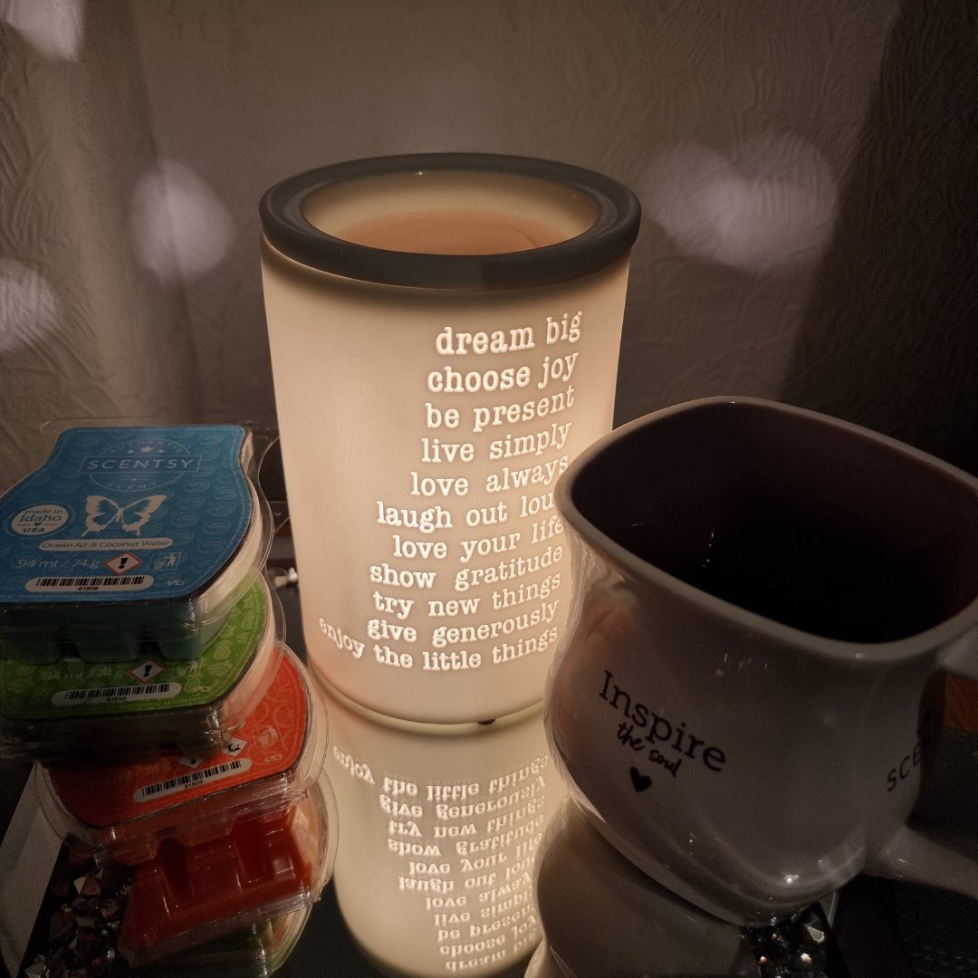 scentwithsharon's tweet image. Starting my day off with some positive thoughts! Every morning I turn on this warmer and I&apos;m instantly transported into positive mindset, it can&apos;t do all the work for me, but it sure helps! #simplereminders #mindsetmatters