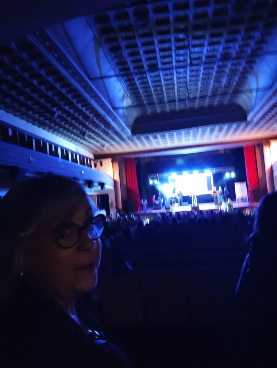 MMRousseaux's tweet photo. Noche de reencuentros y emociones, participando del 85 Aniversario de #LU4
Radio Patagonia Argentina en el Teatro Español de #Comodoro.#LaRadio https://t.co/qNX5fdgzZ2