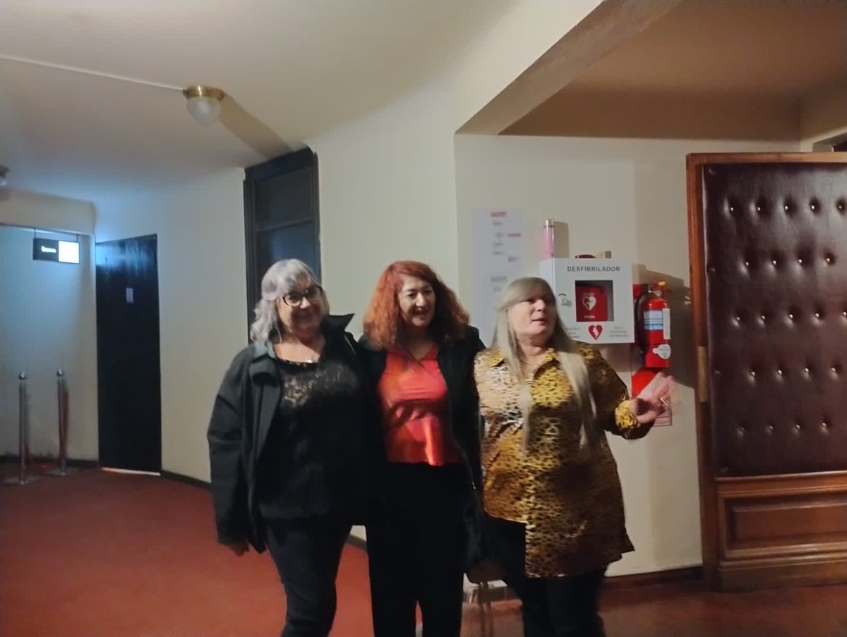 MMRousseaux's tweet photo. Noche de reencuentros y emociones, participando del 85 Aniversario de #LU4
Radio Patagonia Argentina en el Teatro Español de #Comodoro.#LaRadio https://t.co/qNX5fdgzZ2
