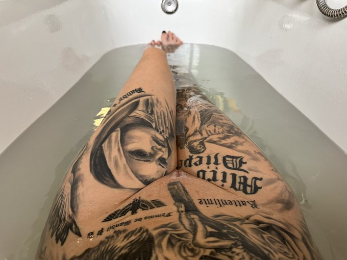 Einen sch&ouml;nen guten Morgen, heute geht es frisch rasiert in den Donnerstag. Ich glaube ich werde euch<a href="/tag/ficken"class="tags"><span>#ficken</span></a><a href="/tag/blasen"class="tags"><span>#blasen</span></a><a href="/tag/lecken"class="tags"><span>#lecken</span></a><a href="/tag/dt"class="tags"><span>#dt</span></a><a href="/tag/higheels"class="tags"><span>#higheels</span></a><a href="/tag/paydat"class="tags"><span>#paydat</span></a>