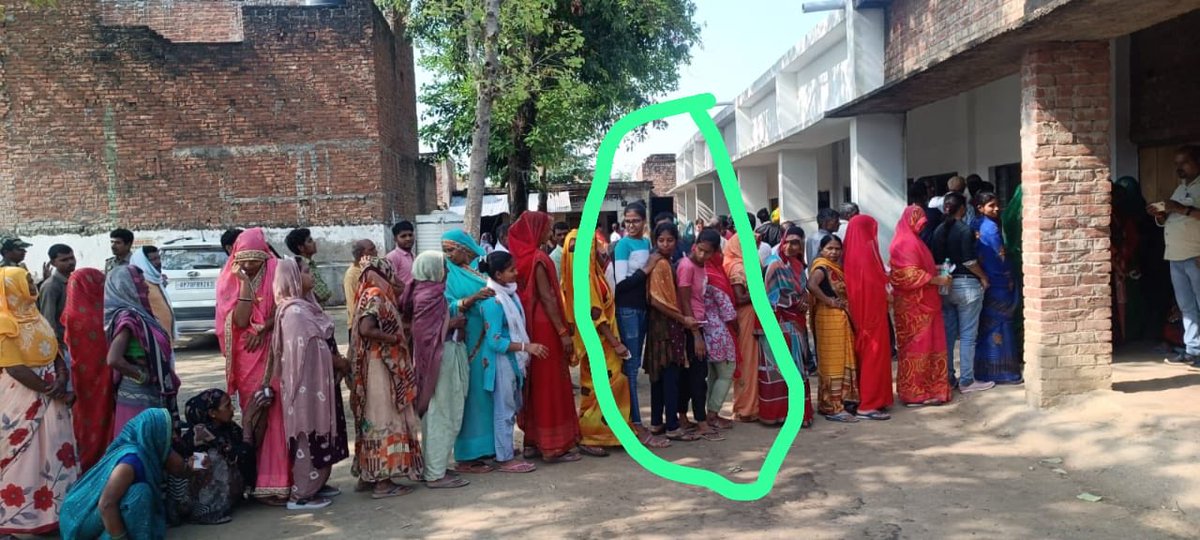 YadavChavinath's tweet image. नगर पंचायत कुंडा नरसिंहगढ़ वार्ड समेत अन्य मतदान स्थलों पर 18 साल की काम बच्चियों की फर्जी id बनकर फर्जी वोटिंग करवाई जा रही है प्रशासन कृपया संज्ञान लेने की कृपा करें।@ECISVEEP
@myogioffice 
@dgpup 
@igrangealld 
@yadavakhilesh 
@bstvlive 
@satpal_IPS 
@Uppolice 
@dmpratapgarh