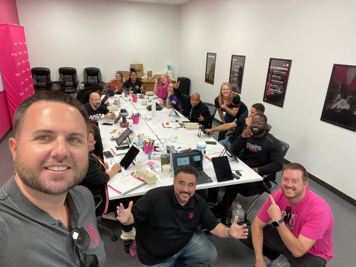 Great day in the field with @EddiePryor7. The @TMobile Jacksonville West Team enjoyed the visit and looking forward in building the #FloridaNorth team as one! #United #WestsideIsTheBestside @JacksonTingley @ChartierDoug @JonFreier