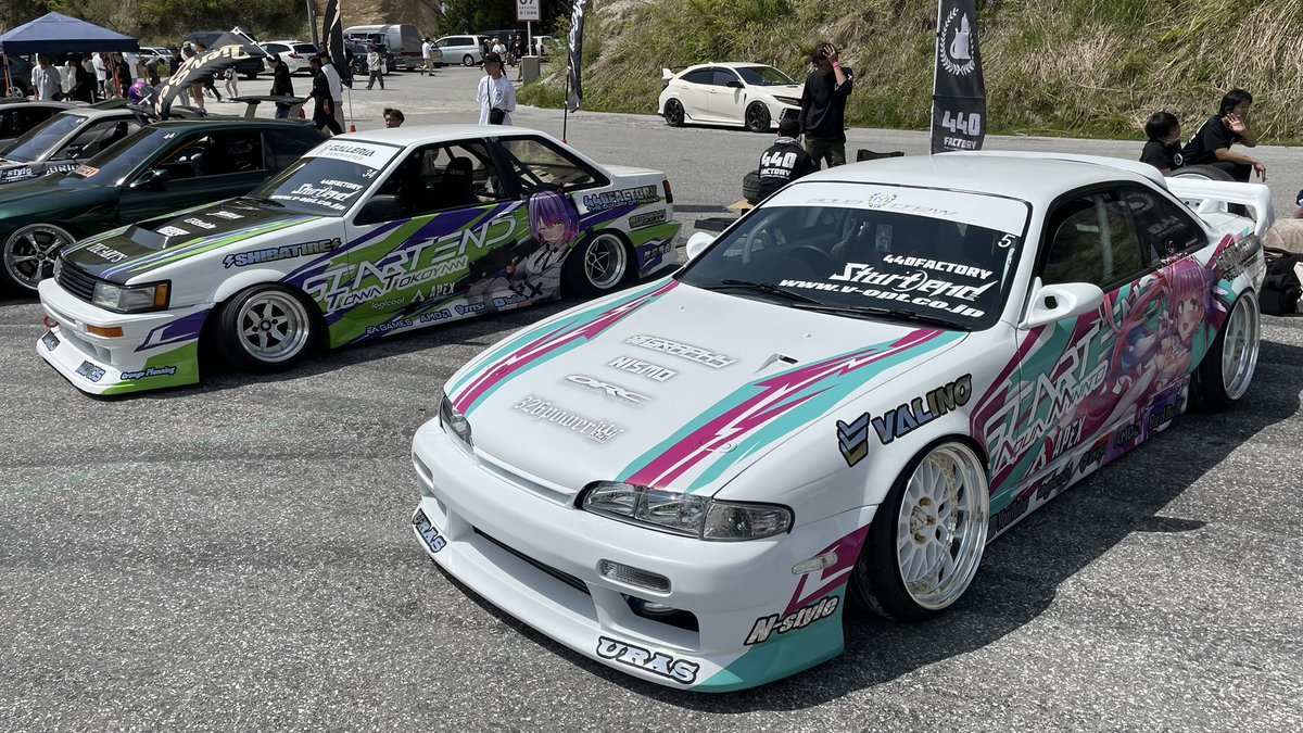 cafe919riko_s2k's tweet photo. 横向いとる痛車カッコ良すぎやろ。。。
自分の性癖開発された、もう好きすぎる。。。。
よくよく考えたら可愛い女の子が貼ってあるかっこいい車がカッコいい動きするとかそりゃ絶対刺さるし欲張りセットすぎるよ❤️😇
(勝手にお写真失礼します🙇‍♂️)
#ドリドレ 
#ドリドレ2023 https://t.co/aw9j9BDc4j