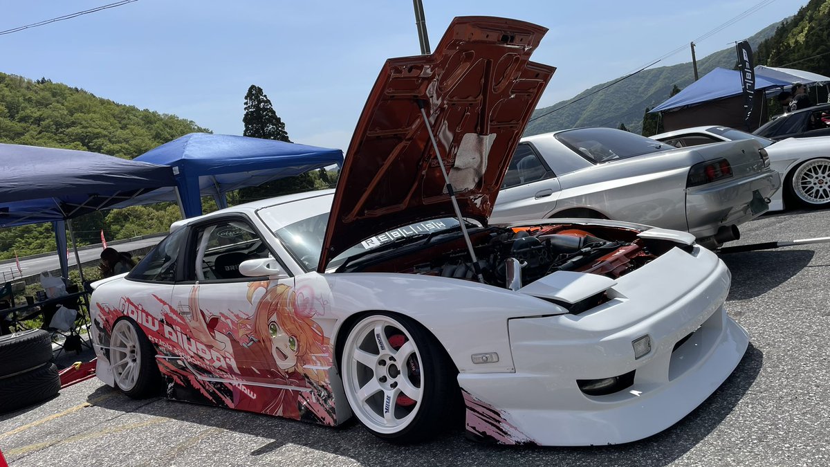cafe919riko_s2k's tweet photo. 横向いとる痛車カッコ良すぎやろ。。。
自分の性癖開発された、もう好きすぎる。。。。
よくよく考えたら可愛い女の子が貼ってあるかっこいい車がカッコいい動きするとかそりゃ絶対刺さるし欲張りセットすぎるよ❤️😇
(勝手にお写真失礼します🙇‍♂️)
#ドリドレ 
#ドリドレ2023 https://t.co/aw9j9BDc4j