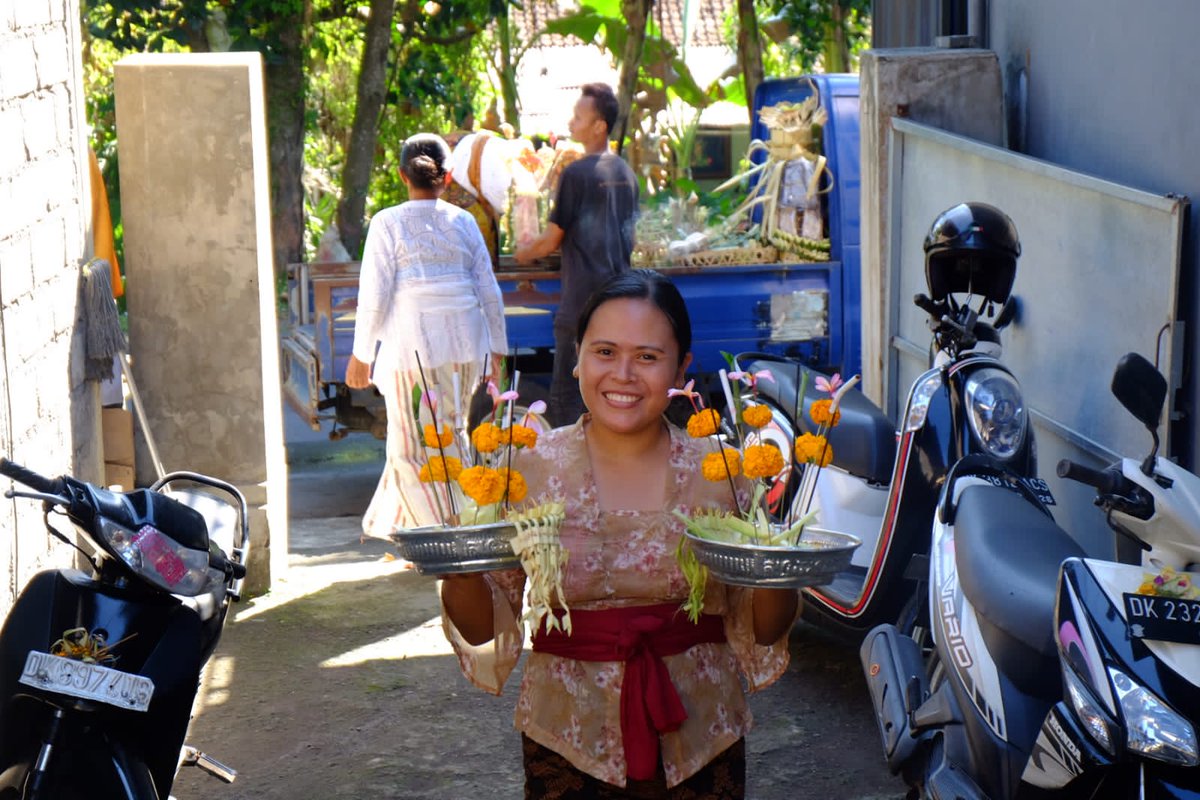 GusDark4's tweet photo. Let us not fight capitalism alone; help us preserve our culture and traditions by supporting Balinese families. #IslandofGods #TemplePreservation #SupportBalineseFamilies #CapitalismVsCulture https://t.co/VGemgQUVKv