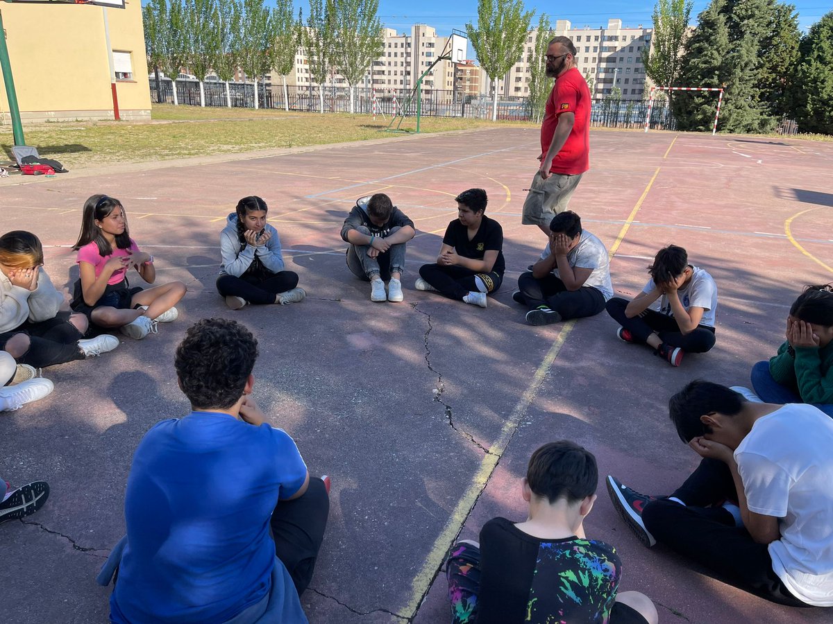 CeipNSAsuncion's tweet photo. Gracias @ciudadsaberes por una actividad tan interesante.El patio de nuestro cole es un lujo. https://t.co/bPcYmxiMBG