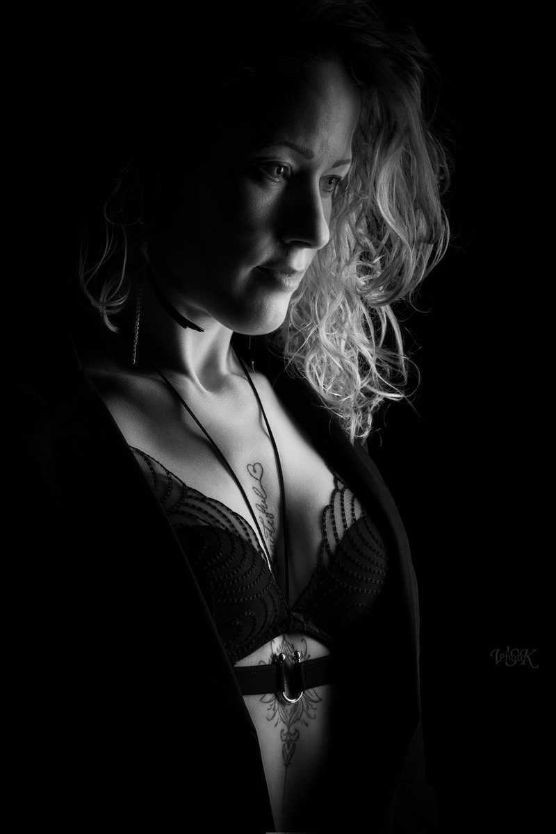 Charlotteyogi's tweet photo. In gratitude in detail art rises
Pure Art Photography by @vsk_photo
#shareyourart #pure #soul #art #exspression #pure #raw #blackandwhite #photograghy #lowkey #woman #feminine #Tatoo #photooftheday #grateful #photographylovers #PhotographyIsArt #vision #Golden #portrait #bliss https://t.co/sXv5DNaP7Y