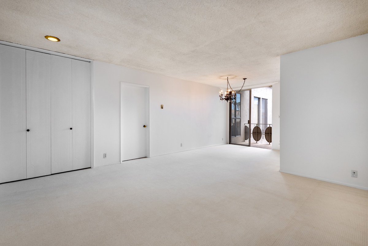 carlosfitz's tweet photo. ☄️New Listing☄️ Right down the hall from #308 🚪I present you 4255 W. 5th Street, Unit 310 🏢 1 bed 1 bath 713 sq ft 📏Top Floor Unit with bright, private balcony ☀️located in K-town/Hancock Park at historic 📚Fairmont Building 🏆 
Price - $415,000 #compass https://t.co/m7oidTzTuM