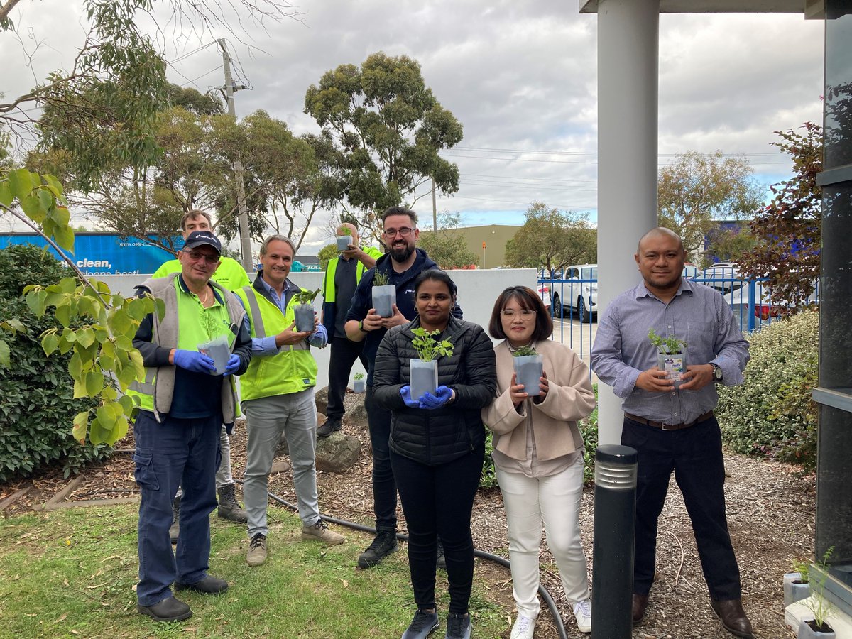 NetafimAusNZ's tweet image. Enjoying our 2nd #UsingLessDoingMore activity today.

Reusing milk cartons to plant and grow herbs and strawberries.

Can't wait for these herb seedlings to grow so we can enjoy using them in our cooking!

usinglessdoingmore.netafim.com/earth-day-2023
