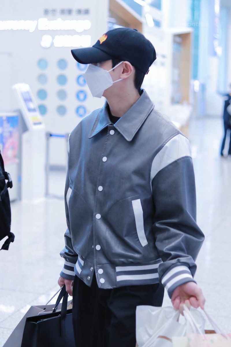 Hyacinthus_1016's tweet photo. •20230504🗓윤두준 양요섭 ICN 입국

너무 피곤해 보이네요ㅠㅠㅠㅠ
푹 쉬세요(｡ ́︿ ̀｡)

#두준 #윤두준 #요섭 #양요섭 #DUJUN #YOONDUJUN #YANGYOSEOP
#YOSEOP #하이라이트 #HIGHLIGHT https://t.co/Xi171rA0OQ