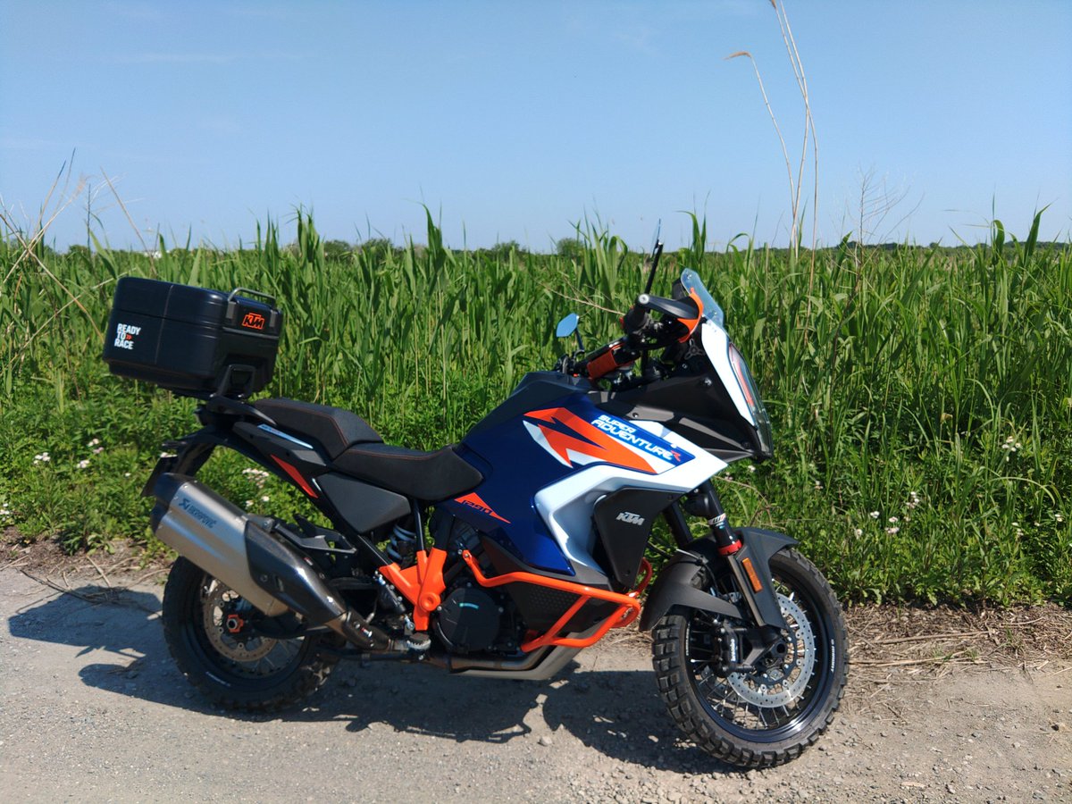 KTM819O4's tweet photo. #1290SuperAdventureRS #ANAKEEWild #真っ直ぐ走らない #左右のコーナリングが違う #バッテリー充電 https://t.co/2hZbIbYngi