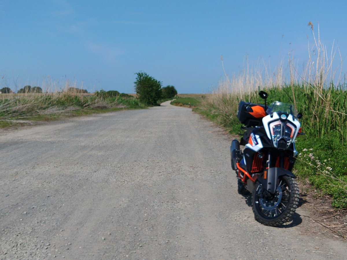 KTM819O4's tweet photo. #1290SuperAdventureRS #ANAKEEWild #真っ直ぐ走らない #左右のコーナリングが違う #バッテリー充電 https://t.co/2hZbIbYngi