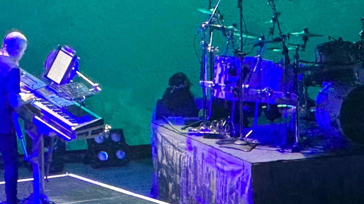 2023,5,2 Dream theater大阪公演!
Pull me underなど様々なアルバムから演奏してくれてなんたる幸せ!!
ドラム後ろでゆっくりくつろいでたり、メチャメチャ楽しそうにフロントに出てきたりマンジーニ大先生の人間性が好きすぎます。
一言で言う所の近所のおばちゃん感(笑

#mikemangini #DreamTheater