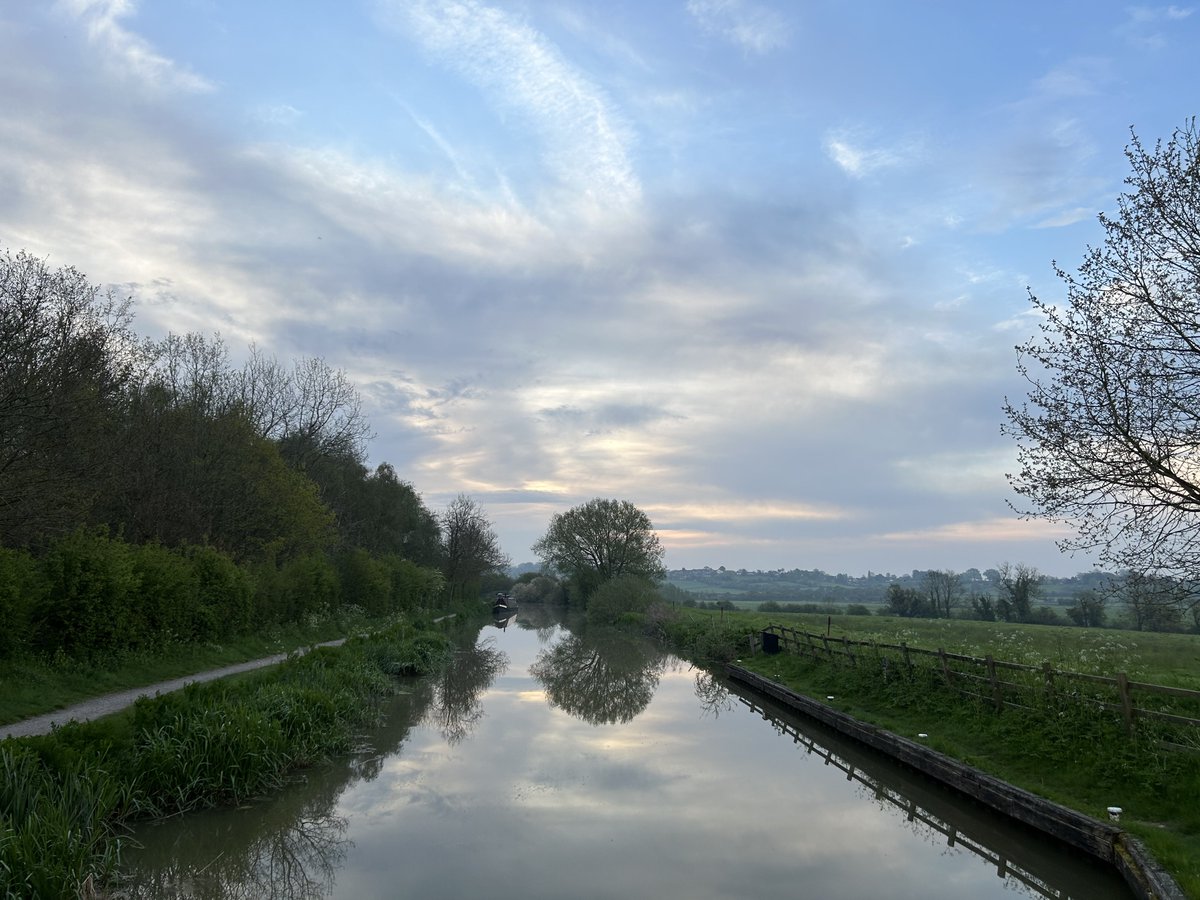 Crafty_General's tweet photo. The joy of the red corpuscles chasing the white corpuscles; the chorus of song birds at dawn; the tranquility of the still water on the canal……

…..ruined by my heaving chest, gasping breath, &amp; thudding feet (plodding…)

#MenralHealthMatters #Nature #RunningOn #SoldieringOn https://t.co/g9ekyEej9Z