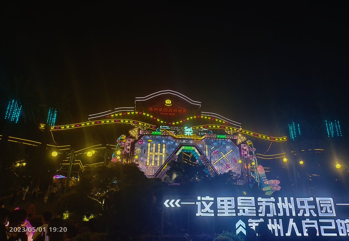 Lonlong_'s tweet photo. 假期人好多玩的又累😭没人玩也没被玩发发照片得了过两天回nanjing了 https://t.co/gWB9f27bZ1