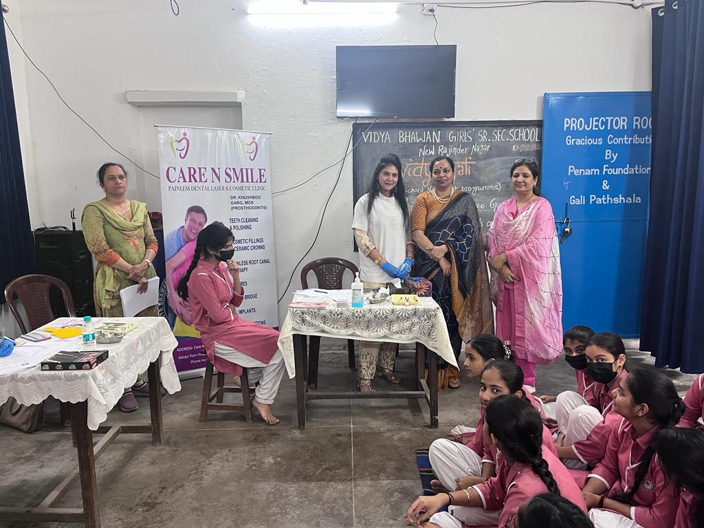 VidyaBhawanGsss's tweet photo. Dr. Khushboo Garg @VidyanjaliDelhi Volunteer and her team conducted an Oral Health Awareness Camp for the Students of Class - XII. 
UDISE Code - 07060214902 
Distt. Central 
Imp. Student - 133
HOS - Deepa Singh 
Incharge - Seema Singh
@SCERT2021 @vidyanjali_edu @drmanishadiet https://t.co/qm5Y9z9hO2