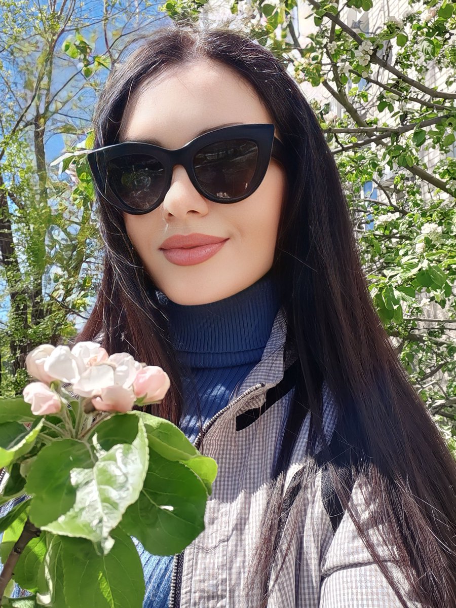 Gm fam🌞
  Wishing you a wonderful day and a great mood!❤️‍🔥

    I love flowers🌸 By the way, there are lots of them in my pinned tweet📌☝🏻