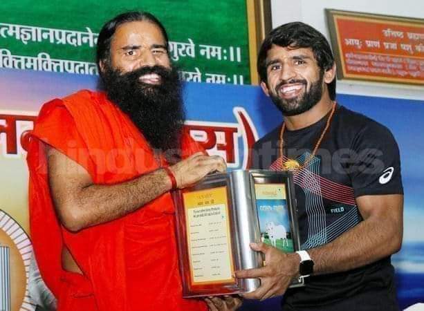 Drajput0007's tweet photo. 1 peepe ghee ki keemat tum kya jaano Bushan babu
#NationWithBBS https://t.co/j48o0fySAB