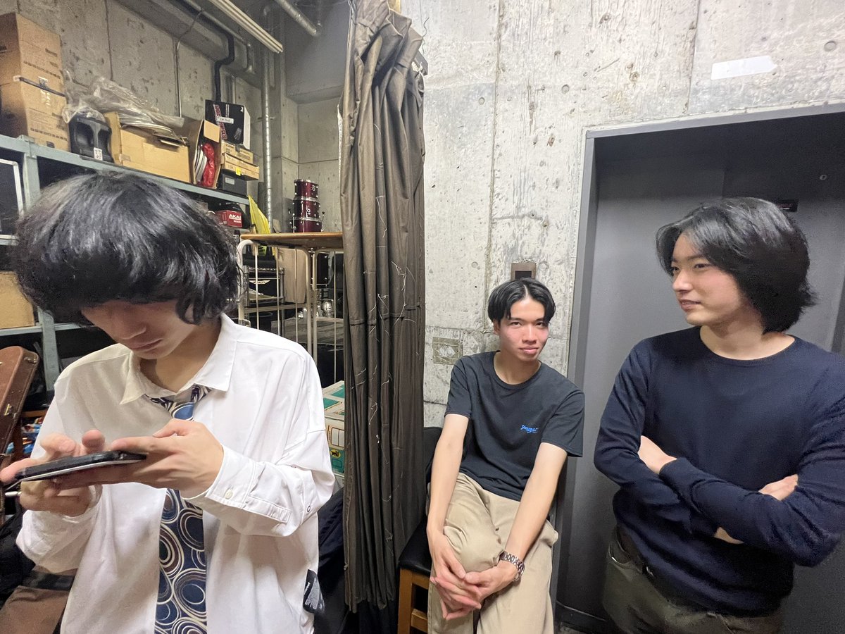 Konosuke725's tweet photo. Coltrane Clubへ会いに行ってました
みんな元気そうでよかった！
リハーサルに新亜並行空間見たけど
めっちゃかっこいいぞ

@ColtraneClub 
＠Neo_A_Parallel https://t.co/kv9UrW4AMp