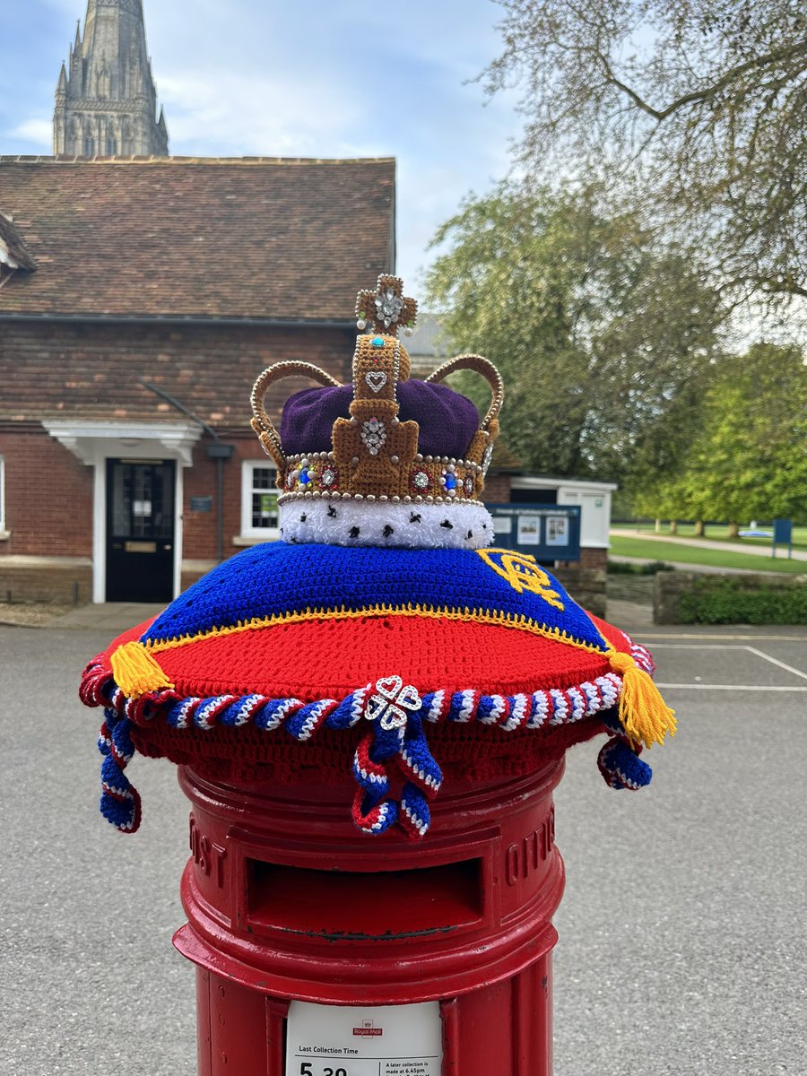 montie's tweet image. Good morning from Salisbury Cathedral Close #twodaystogo