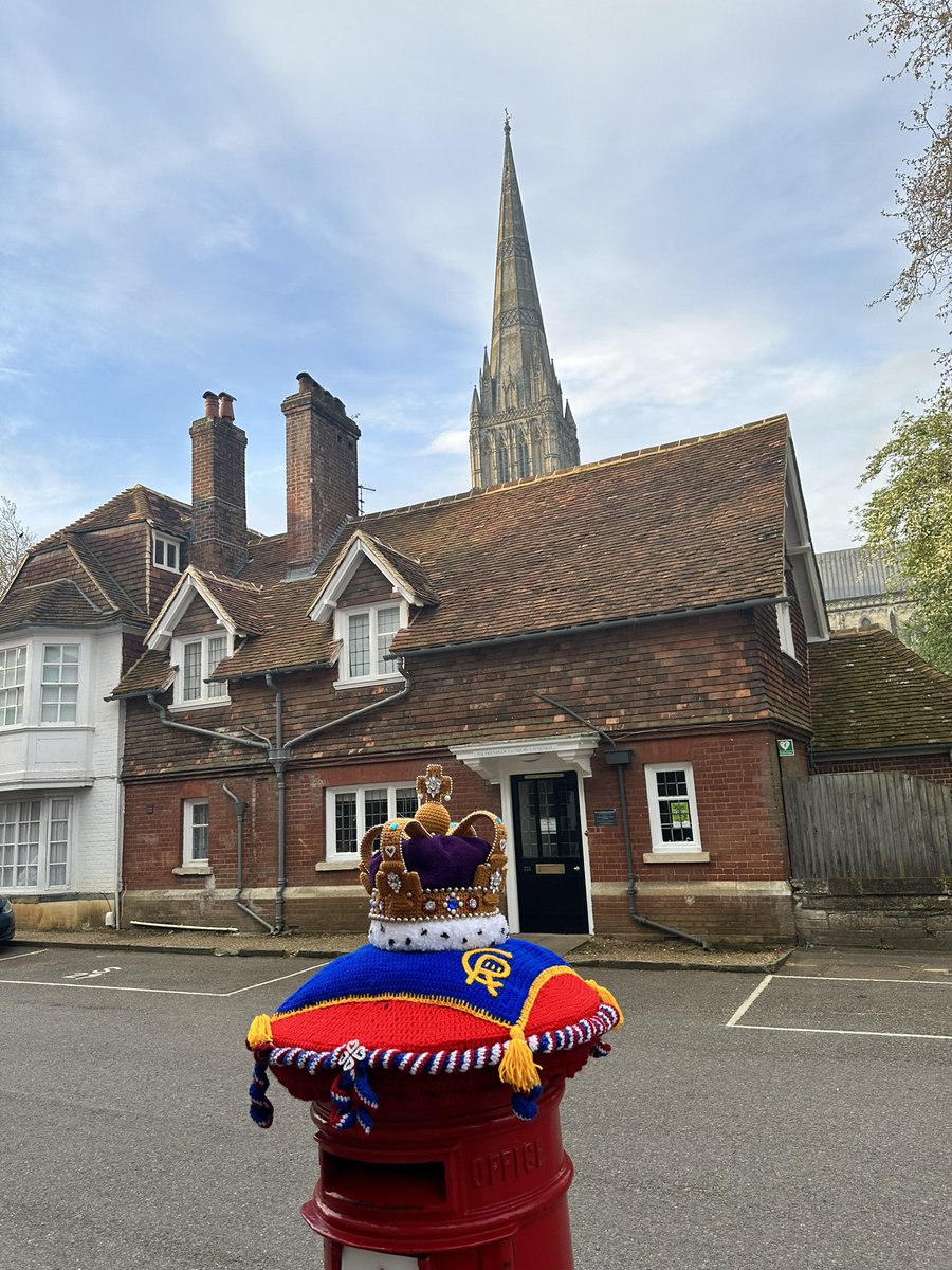 montie's tweet image. Good morning from Salisbury Cathedral Close #twodaystogo