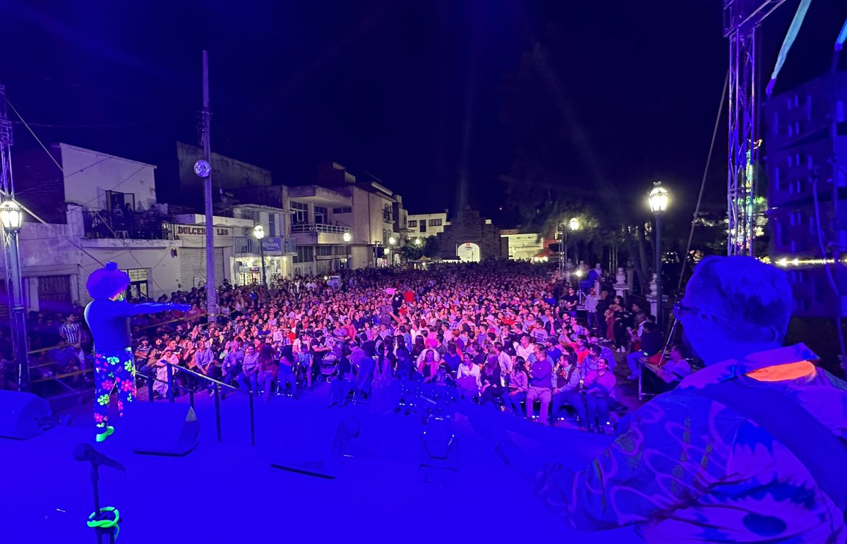 Oscar_Huizar23's tweet image. @PlatanitoShowMx todo un éxito en #Colotlán 👏🏻👏🏻 #FENAPI