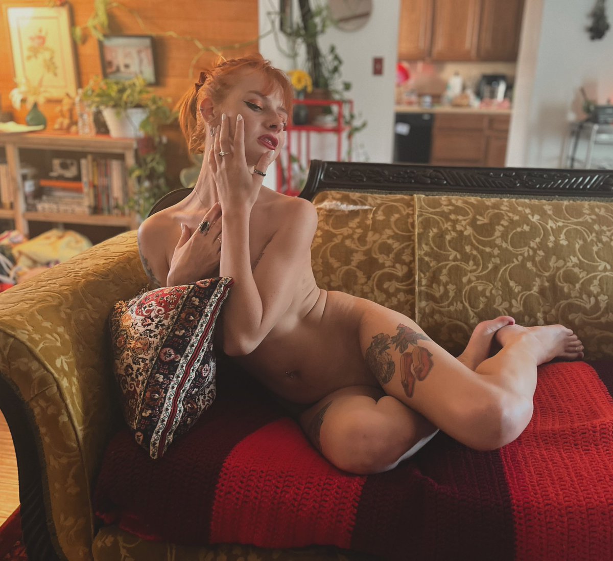 Dreaming of lounging on a chaise again

Pic by the kweeen <a href="/TinyWitchcraft/">Tiny Witchcraft</a>