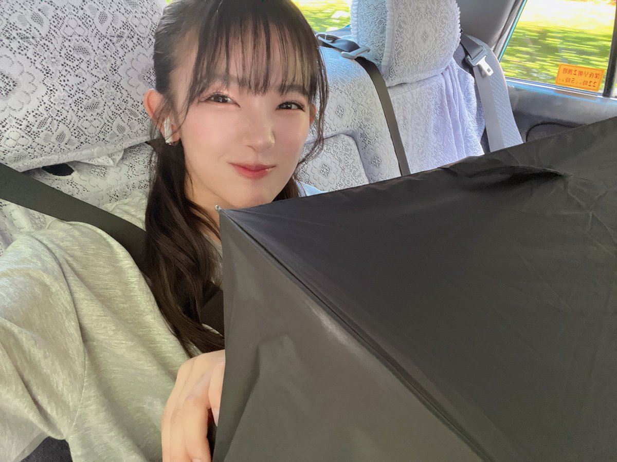 車の中でも日傘差す変な人です
ラフォーレ原宿向かってます🩵
15:00〜17:00 2Fにいます！
GWみんなに会えたら超幸せだよ
遊びにきてね🫣

JIRIJIRI×サウナボーイ https://t.co/8vD8JoaYcx