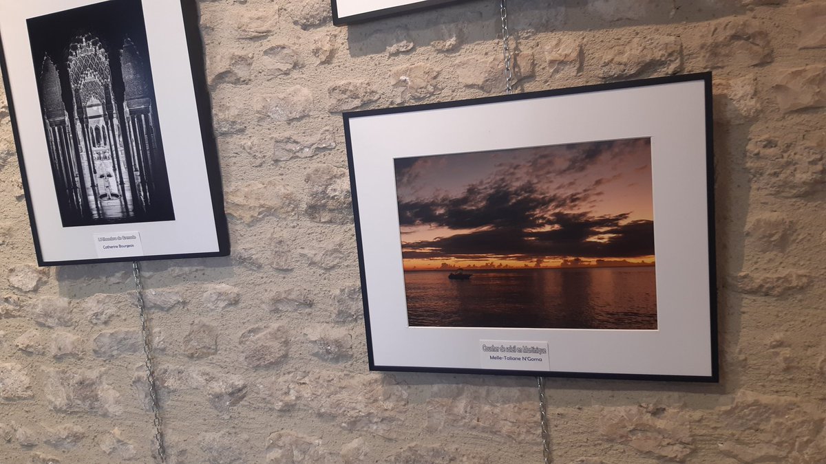 MelleTaliane's tweet photo. La petite fierté de voir ma photo exposée (un  coucher du soleil capté lors d'un séjour en Martinique)😁. Et pour découvrir les autres photos de mes camarades, rendez-vous à @OTGPithiverais
#ptihiviers #photography #SunsetLovers #nikond3200 https://t.co/pRbrtLAiLe
