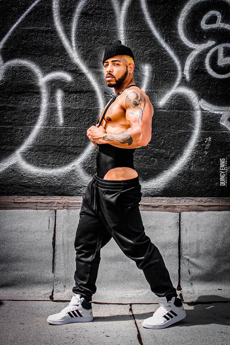 QuincyEnnis's tweet photo. Model: @deebx
Wardrobe: @mdiggsnyc
@hm
Shoes: @adidas
Styling: @QuincyEnnis
Location: @wyckoffwindows
📸: @QuincyEnnis
#bkallday #bkrooftop #bboystance #body #melaninpopping #blkcreatives #blkphotographers https://t.co/z1vSkw8qzk