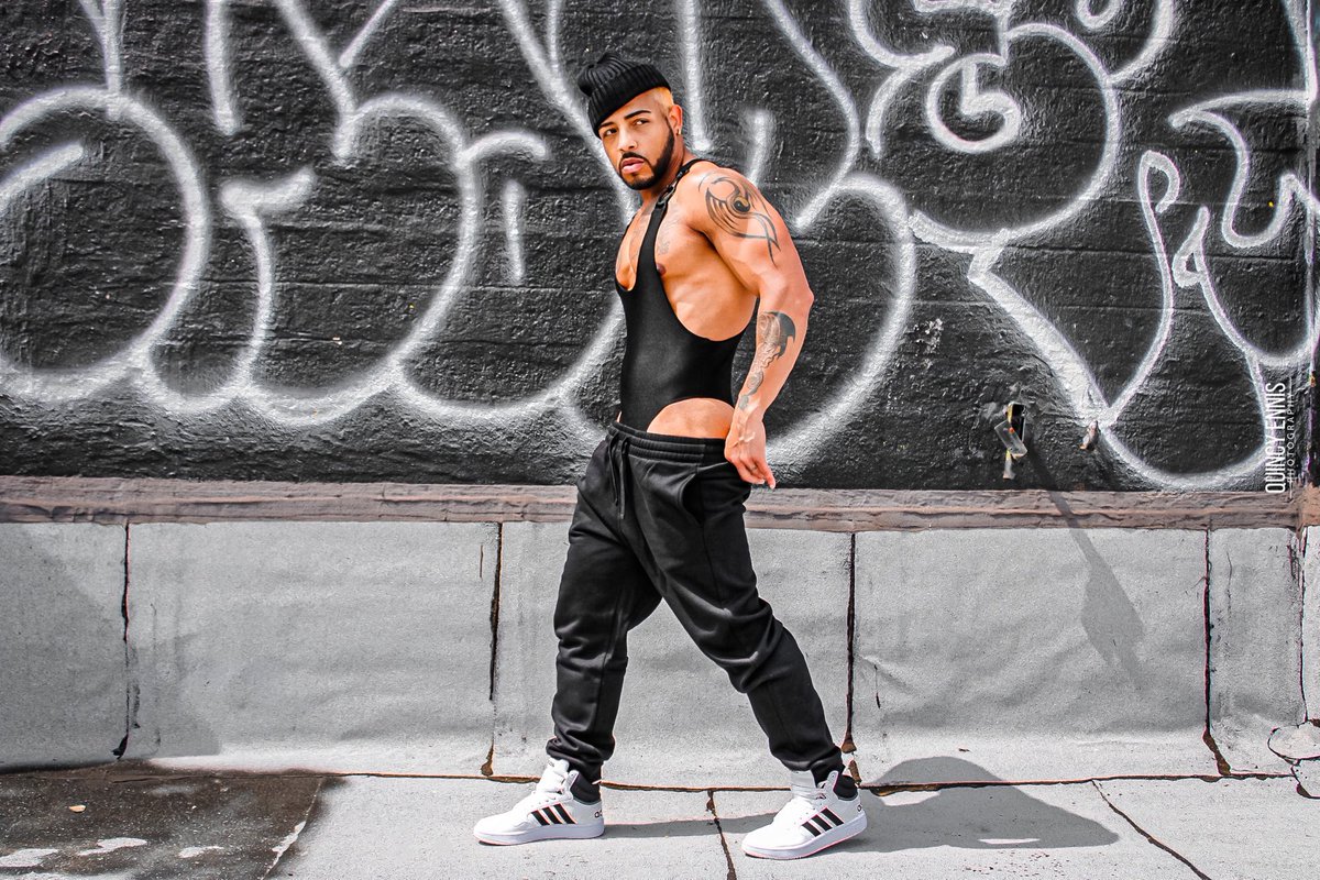 QuincyEnnis's tweet photo. Model: @deebx
Wardrobe: @mdiggsnyc
@hm
Shoes: @adidas
Styling: @QuincyEnnis
Location: @wyckoffwindows
📸: @QuincyEnnis
#bkallday #bkrooftop #bboystance #body #melaninpopping #blkcreatives #blkphotographers https://t.co/NJdLaqr49H
