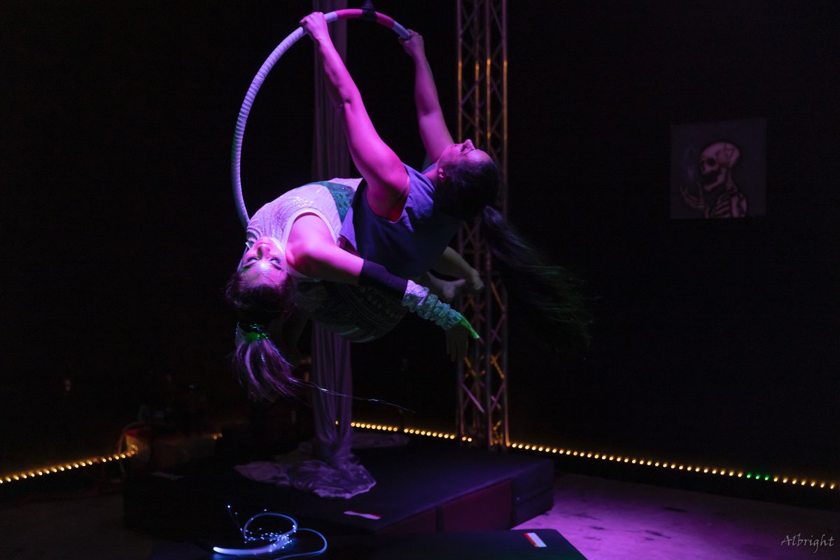 PrettyPilotGirl's tweet photo. So much trust, faith, and love goes into aerial duos. ❤️ https://t.co/ynsQtSWQLi