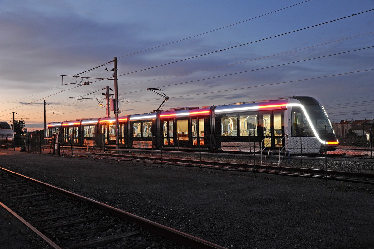 Alstom's tweet photo. #MayThe4thBeWithYou! The lightsaber effects are strong on this one, young padawans! Who knows in which city these beauties are in service? #StarWarsDay https://t.co/oCnItGRoxa