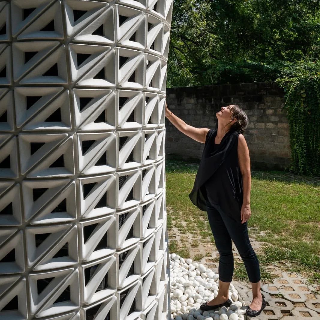 parametricarch's tweet photo. Urban residents face air pollution levels beyond WHO limits. In response to this global health issue, STUDIO SYMBIOSIS designed the VERTO, a 360-degree air purification tower that combats this issue by converting polluted air into clean air. 

Inaugurated in New Delhi in August 2022, its design includes a performance-driven perforation pattern with larger openings at the inlet and outlet areas, creating a visually striking helical appearance.

📸 Studio Symbiosis

#pavilion #installation #artinstallation #tower #airpurifier #parametricarchitecture #parametric #parametricdesign #computational #computation #computationaldesign #structure