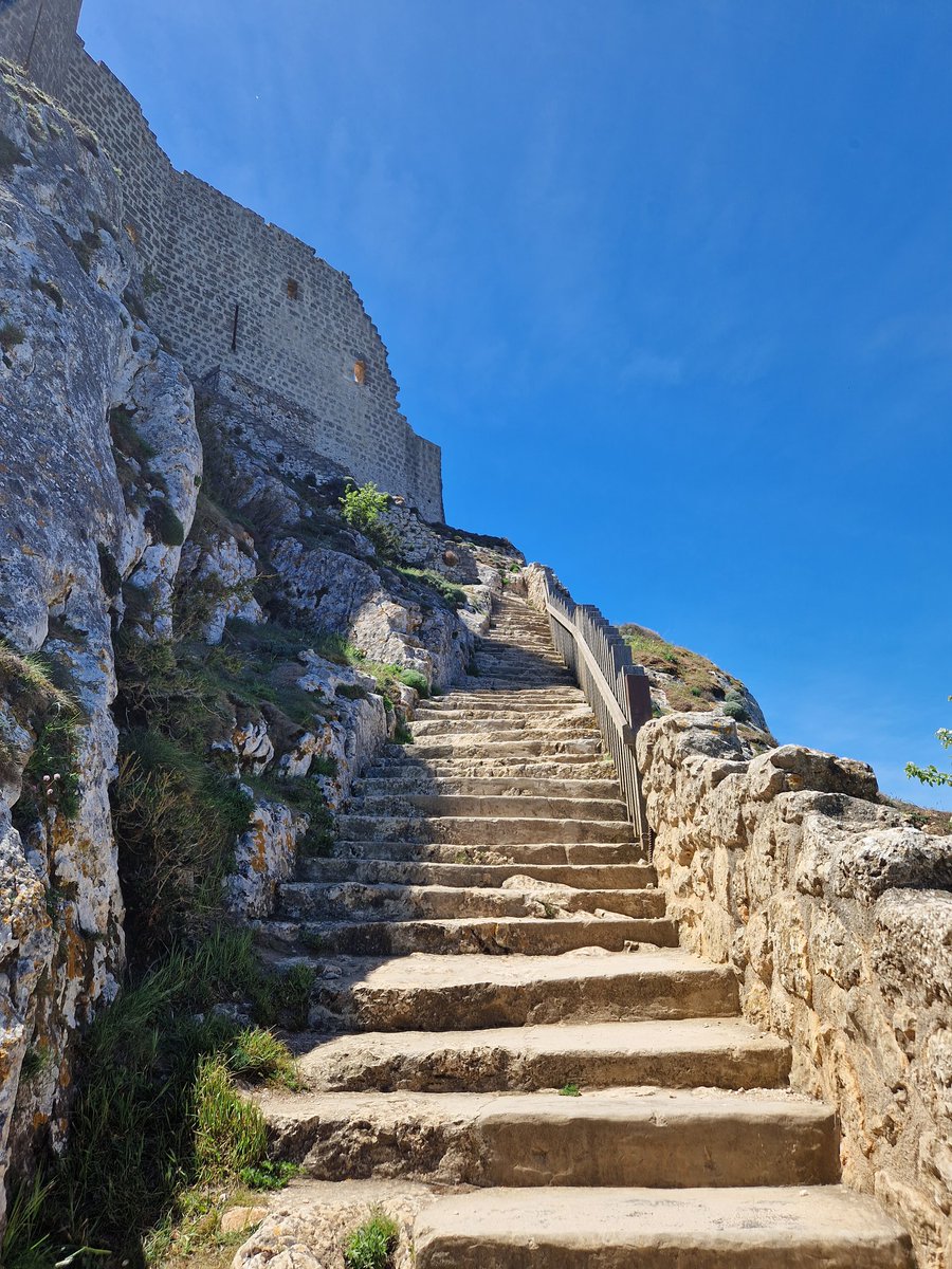 GunpowderDan's tweet photo. Yesterday we visited the magnificent ruins of Château de Peyrepertuse in Aude, France. It is 800m high in altitude, and, after becoming a royal castle, was once one of the 'five sons of Carcassonne' guarding the border with Spain #citadellesduvertige #audetourisme #castlehunting https://t.co/onH2Cj8oxy