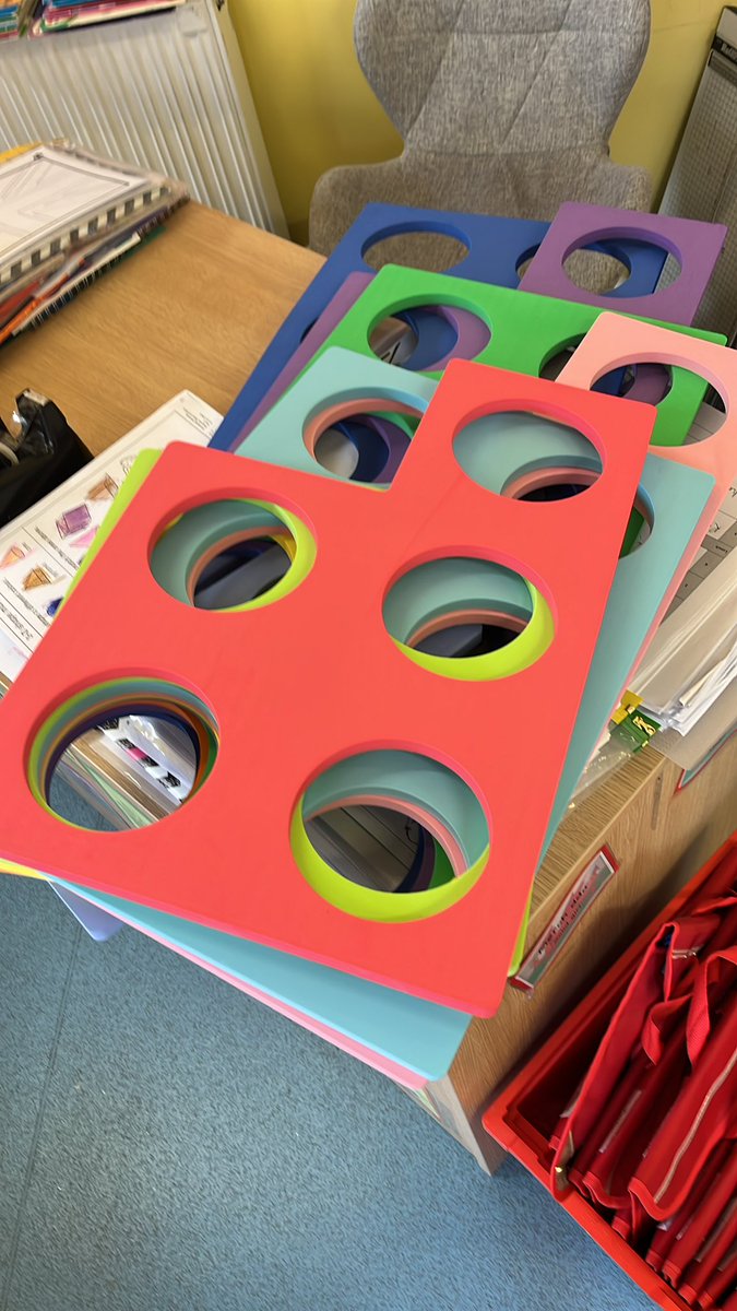 Something super exciting arrived yesterday. I CAN’T WAIT TO USE THIS! 🎉🎉🎉

Tell me do you have any great ideas for giant numicon? I have pieces 1-10 but no duplicates. 🖐🏼🖐🏼 

#numicon #numiconfanclub #edutwitter #eytagteam #eytalking #eyfs <a href="/EYTagteam/">The EY Tagteam</a> <a href="/EYEearlyEd/">Early Years Educator</a>