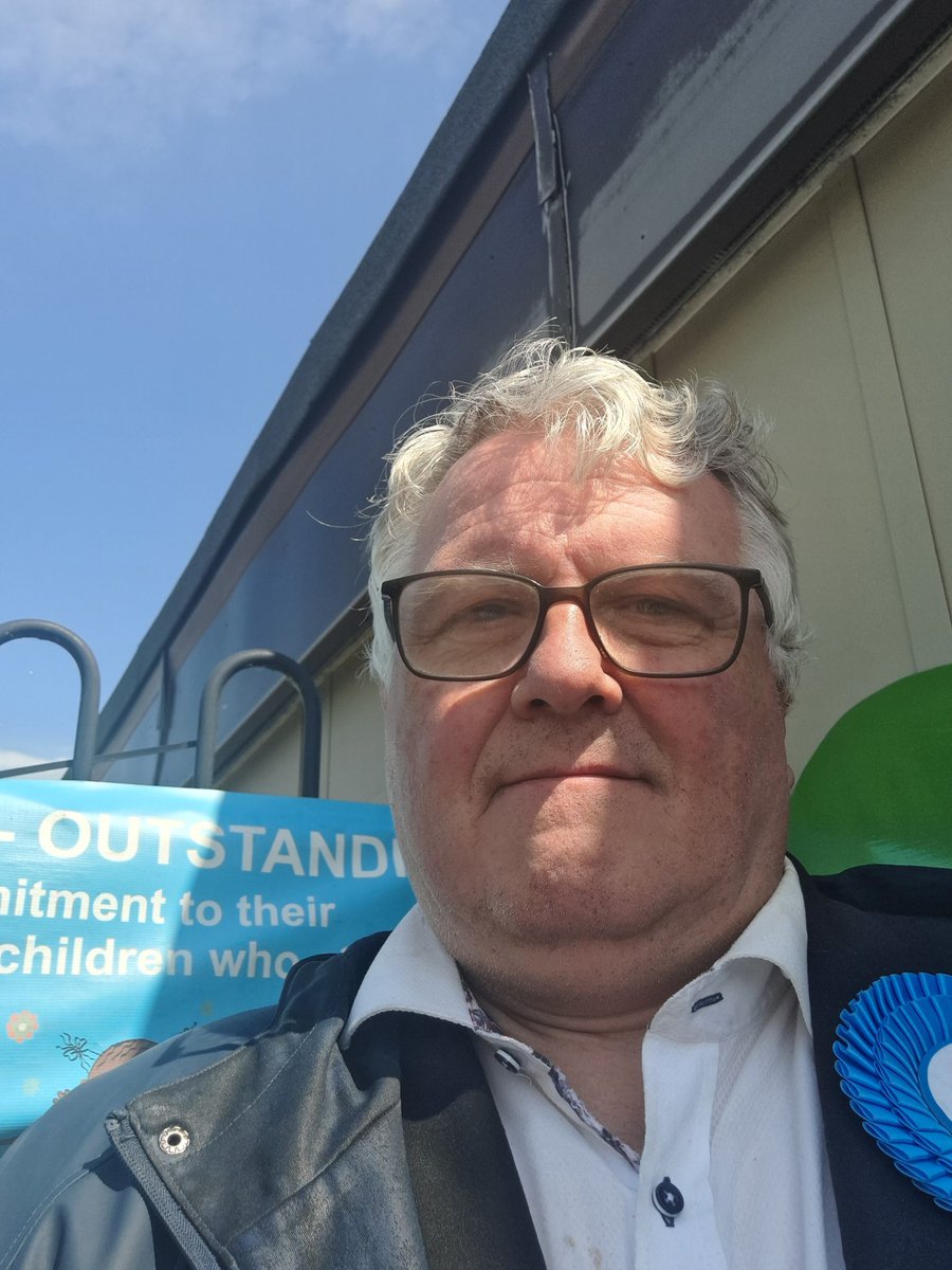 p_seeby's tweet photo. Just me from the @Conservatives @#Fairfields in #Flamsteadend .with no leaflets form them as well .I do wonder why https://t.co/zqLg9kIX6W