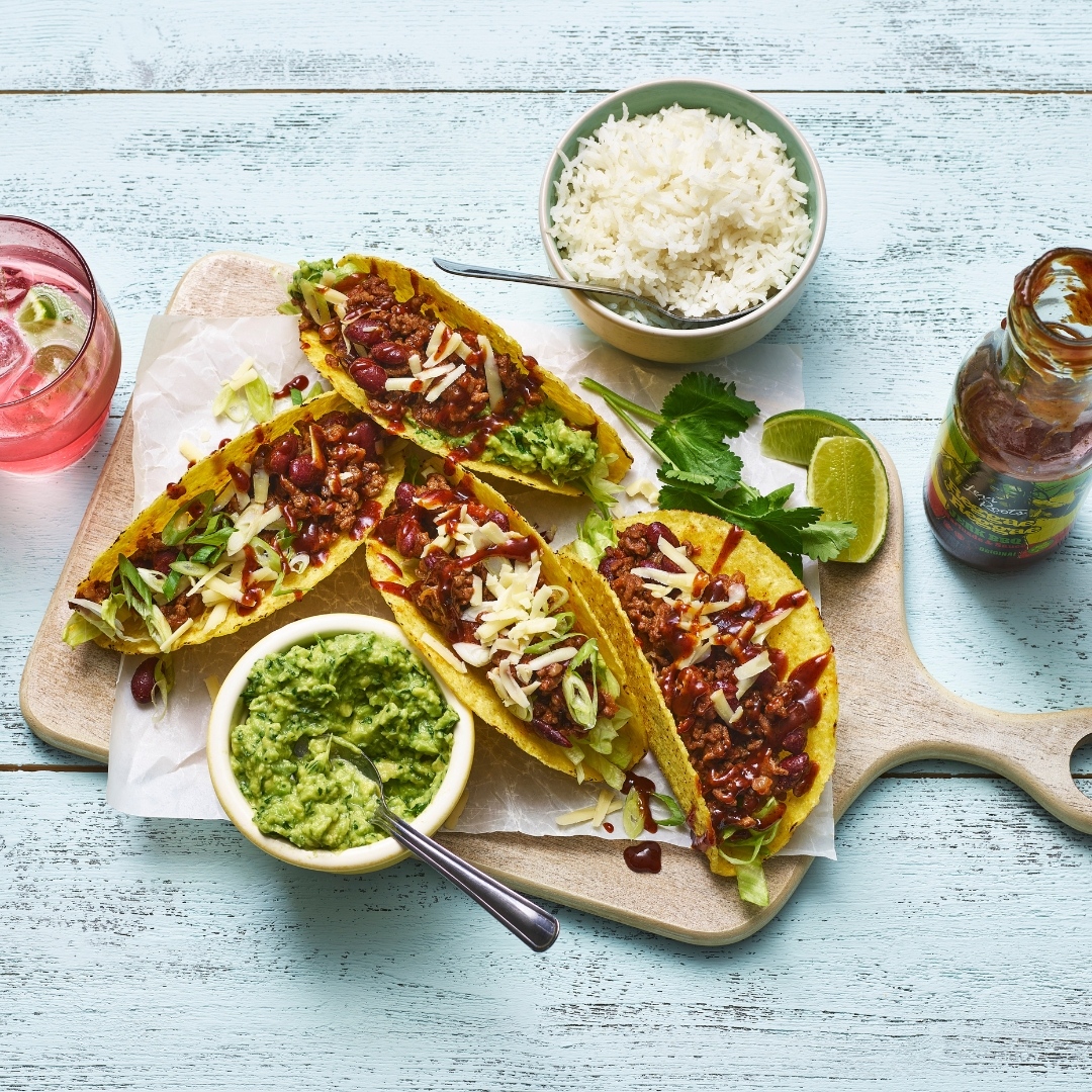 plate__up's tweet photo. Get ready for Plate Up's latest addition of @levi_roots recipes🤤

From irresistible Halloumi kebabs to hearty Caribbean chicken traybake and tasty Beef tacos, these recipes will transport your taste buds to the tropics🌴

Go to our link in bio to get the full recipes🍽️ https://t.co/QjrEkSaLWl