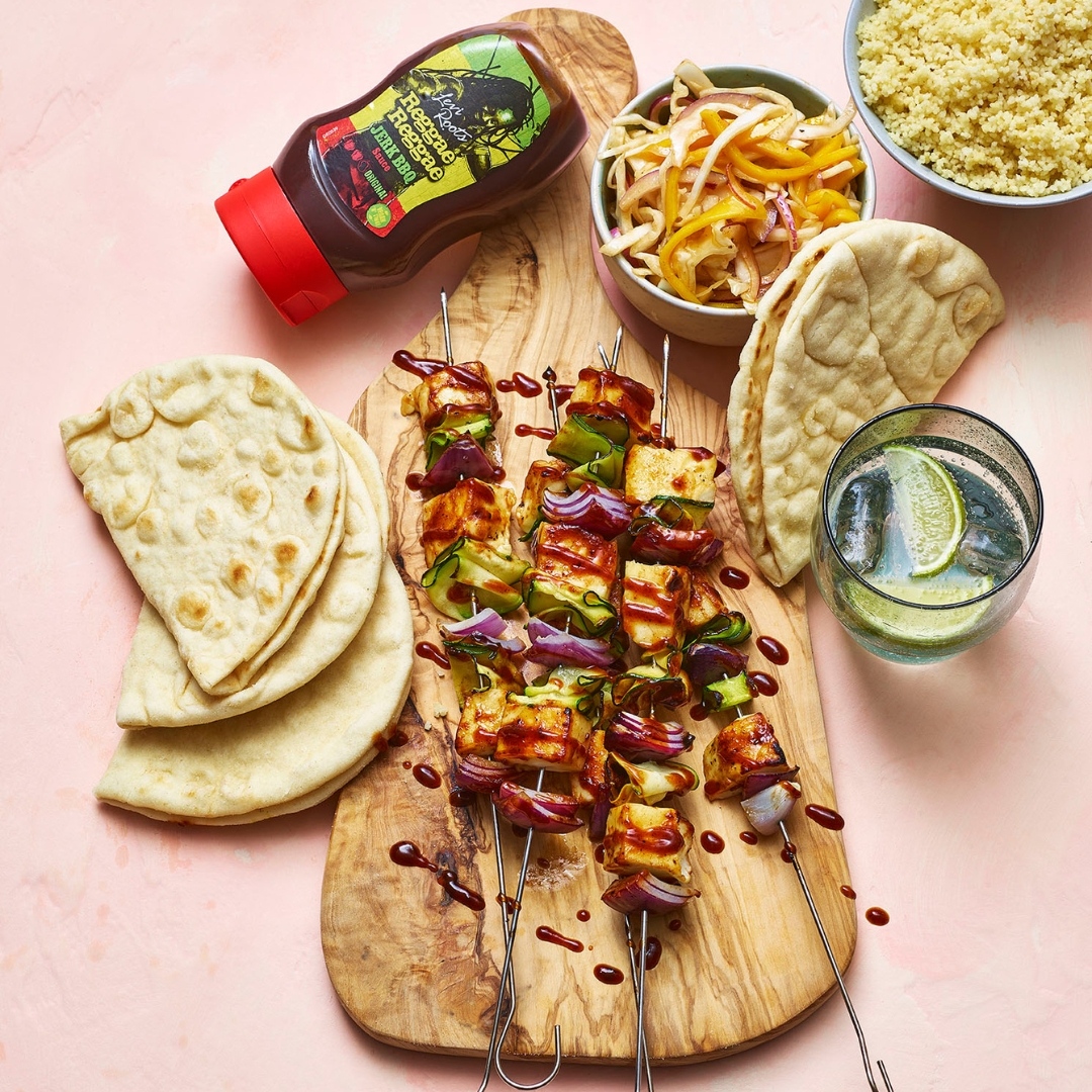 plate__up's tweet photo. Get ready for Plate Up's latest addition of @levi_roots recipes🤤

From irresistible Halloumi kebabs to hearty Caribbean chicken traybake and tasty Beef tacos, these recipes will transport your taste buds to the tropics🌴

Go to our link in bio to get the full recipes🍽️ https://t.co/QjrEkSaLWl