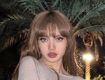 lalisahourIy's tweet photo. like that’s face ! https://t.co/87zae4aeEi