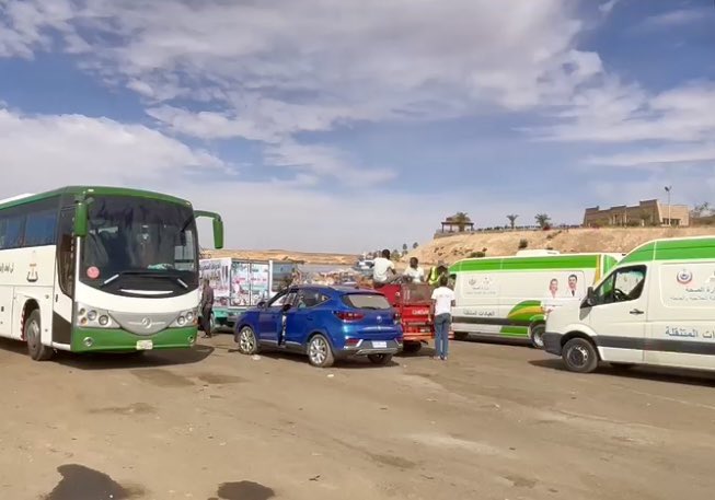 WHOEgypt's tweet photo. Happening now: WHO Egypt is on ground at #Qustul border crossing where buses are transporting people fleeing from #Sudan to #Egypt

WHO in collaboration with @mohpegypt and @UNEgypt is providing round-the-clock support and medical aid to address the urgent health needs. https://t.co/5N5K5QfwLo