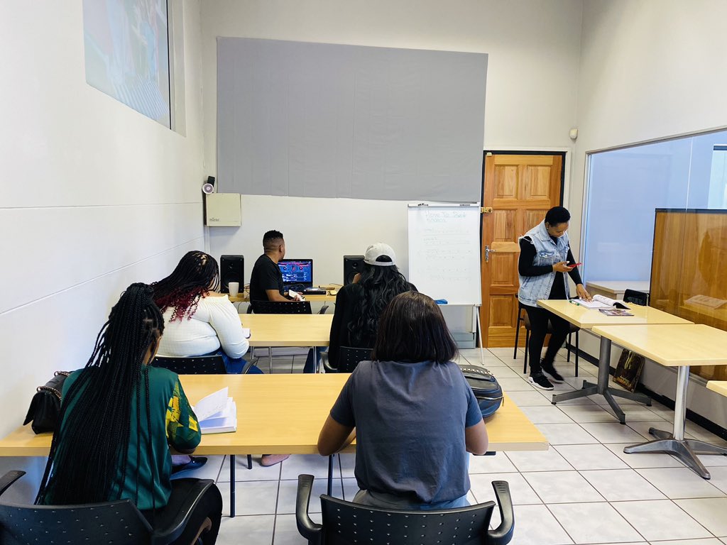 RedamancyStudio's tweet image. Redamancy Studios 📍📍

Dj Training, Theory session. Taught by the best in the game..@DjGeenger 🙌🏽🎧🎵

#WeAreMusic