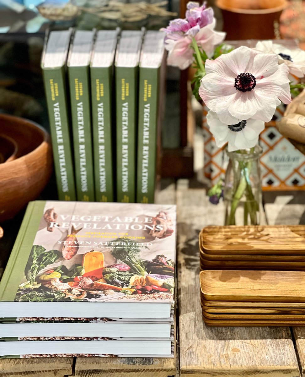 MARK YOUR CALENDAR: Vegetable Revelations Book Signing Event, Saturday, May 13th from 4-6pm, with @millerunionchef Steven Satterfield. Get your ticket to meet the chef, sample recipes from the cookbook, and take home a signed copy. Purchase tickets: bellacucina.com/products/steve…
