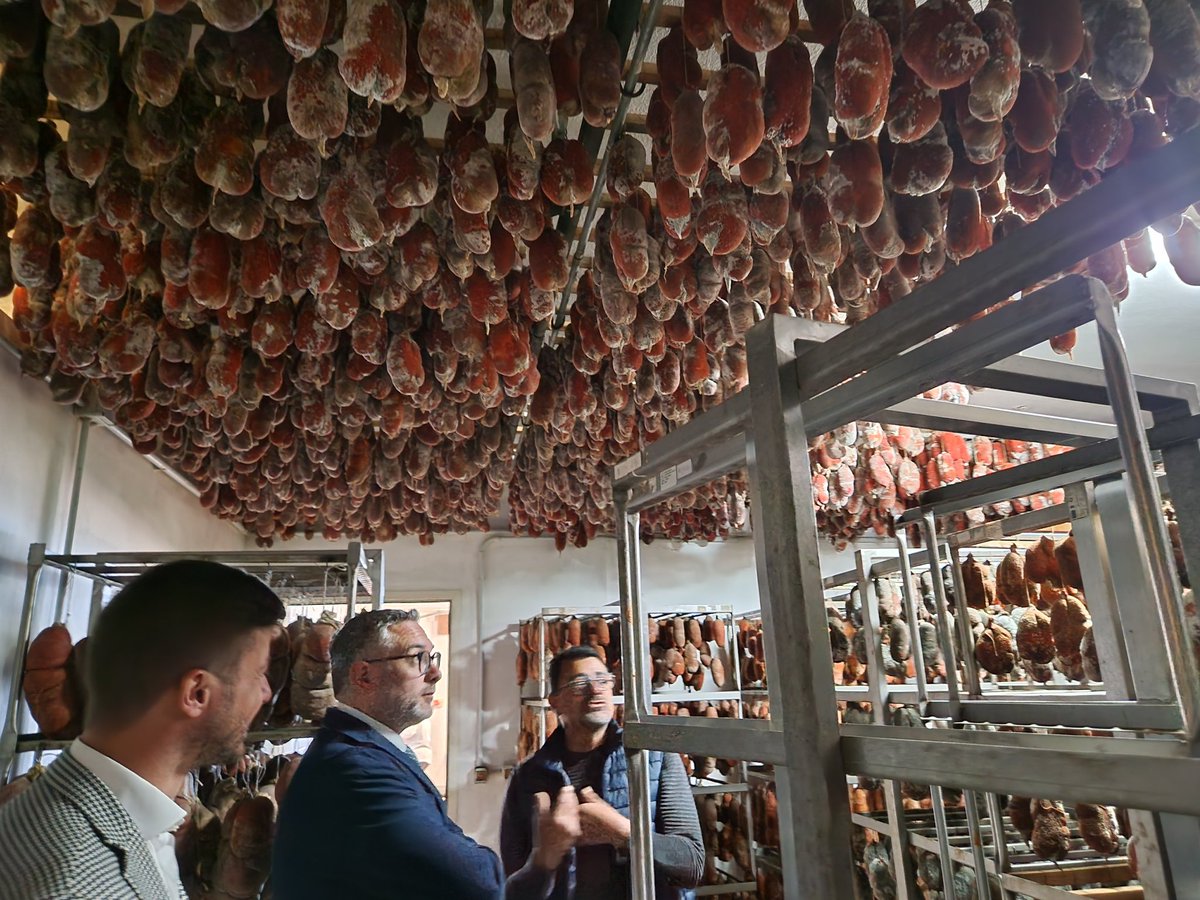 DenisNesci's tweet image. Non ci sono prodotti del #food calabrese che rappresentano meglio l'identità del territorio.
La #nduja e il pecorino di Monte Poro sono l'anima di questa terra.
Nella provincia di #vibovalentia ho visitato delle realtà espressione della #Calabria migliore.