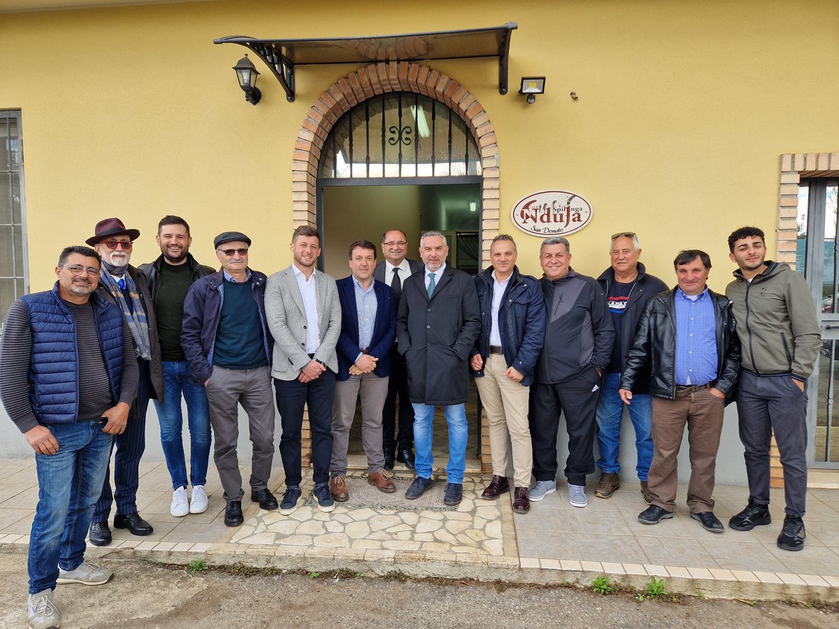 DenisNesci's tweet image. Non ci sono prodotti del #food calabrese che rappresentano meglio l'identità del territorio.
La #nduja e il pecorino di Monte Poro sono l'anima di questa terra.
Nella provincia di #vibovalentia ho visitato delle realtà espressione della #Calabria migliore.
