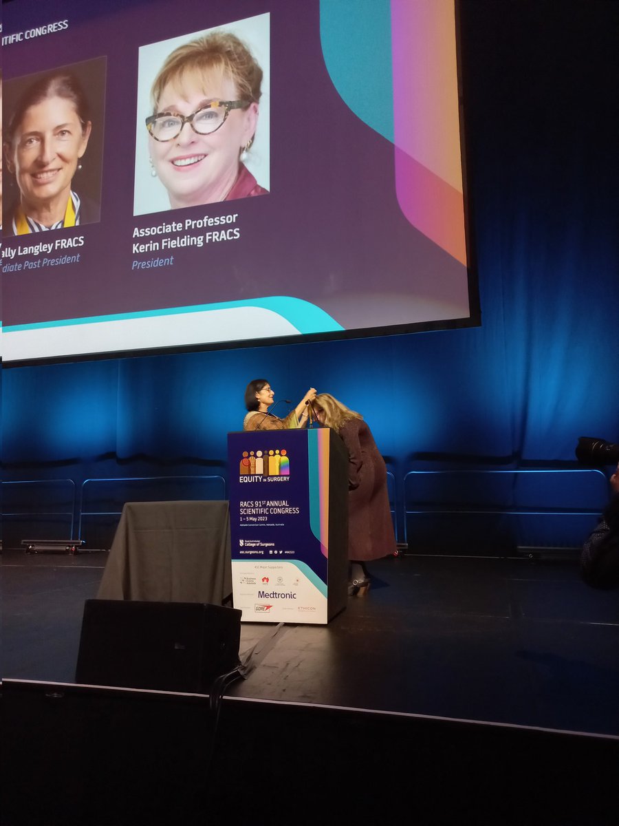 A historic moment as a woman president hands over to a woman president for the first time in the 97 year history of <a href="/RACSurgeons/">RACSurgeons</a> 
🎉🎉🎉 #ILookLikeASurgeon #RACS23