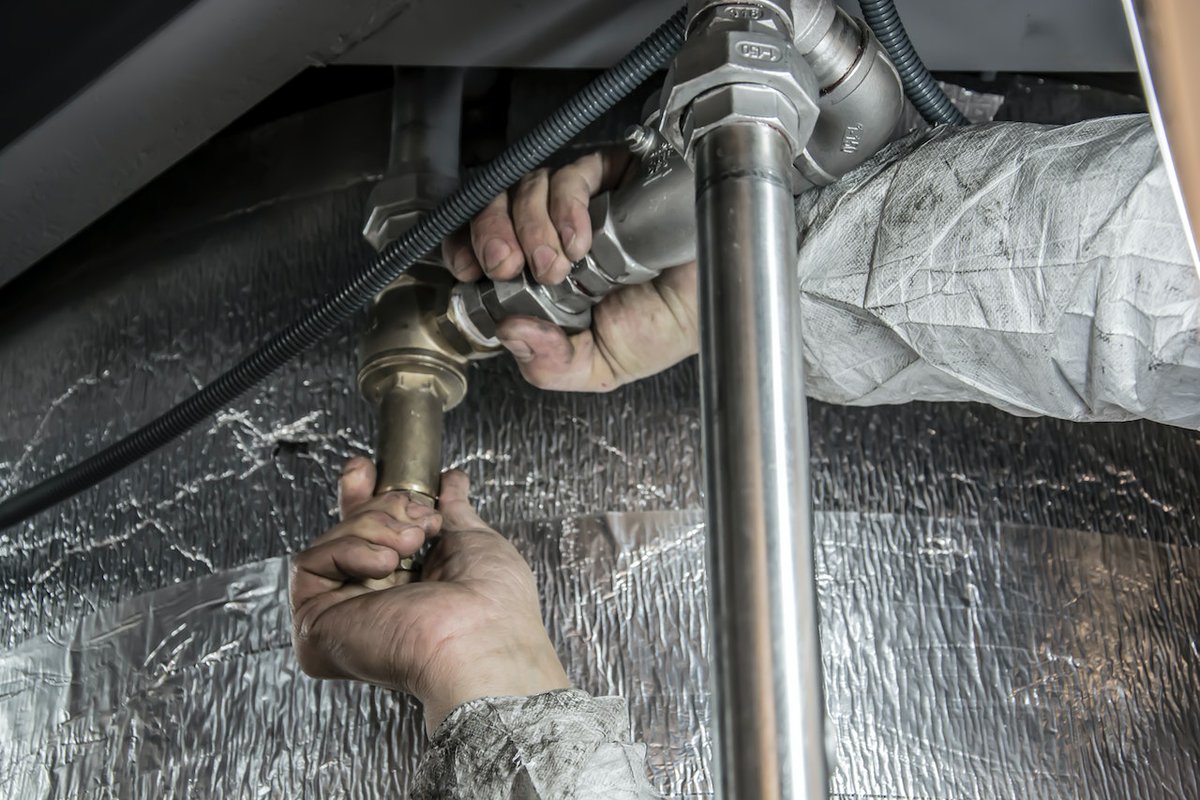 BoilerExpert_'s tweet photo. Plumbing emergencies can happen anytime, anywhere. Don't panic! Our emergency plumbers are available 24/7 to handle any plumbing issue, big or small. Just give us a call and we'll be there to help you out!
#plumbingemergency #fastresponse #expertplumbers https://t.co/sThsbtUGCs